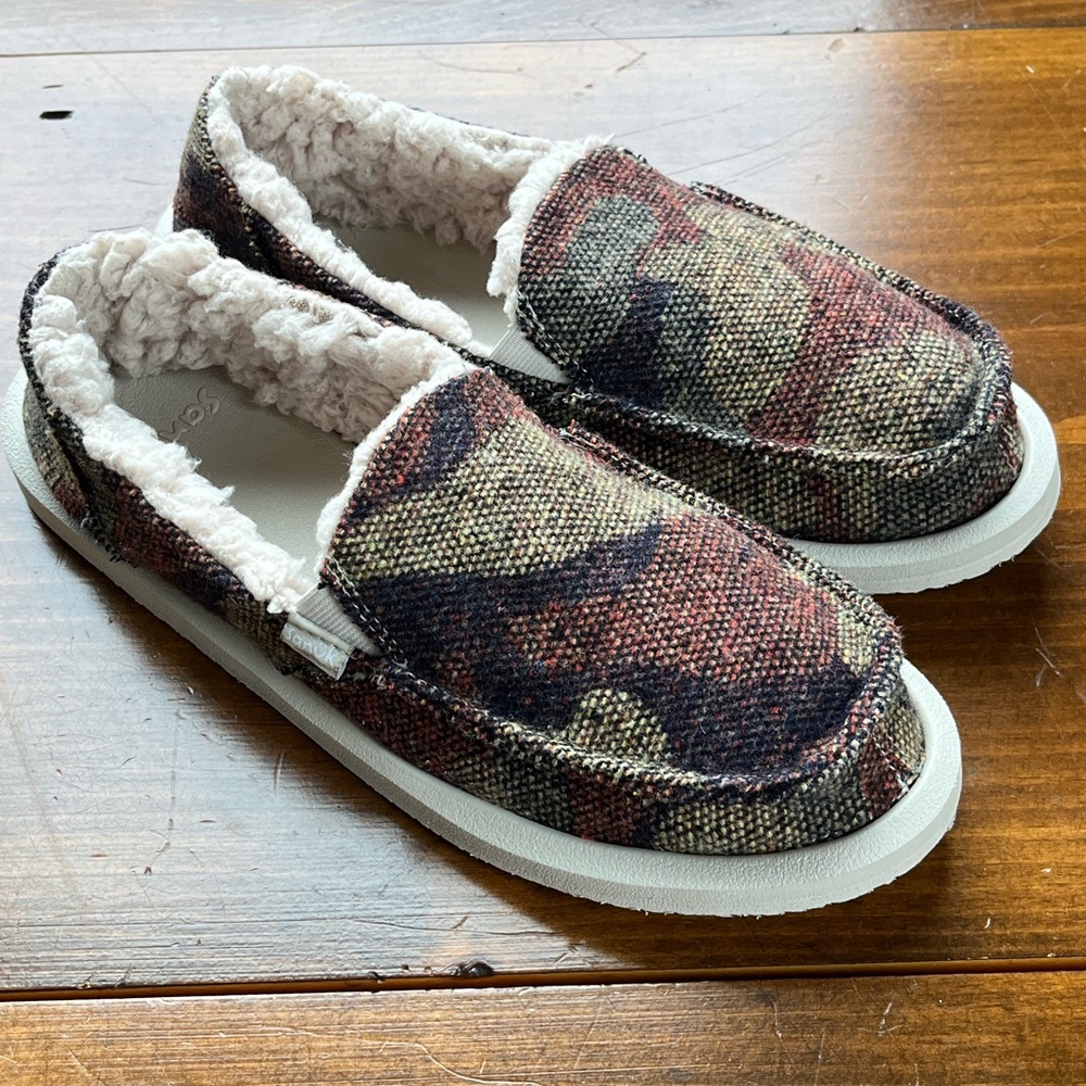 Sanuk Lined Loafers Camouflage Size 9